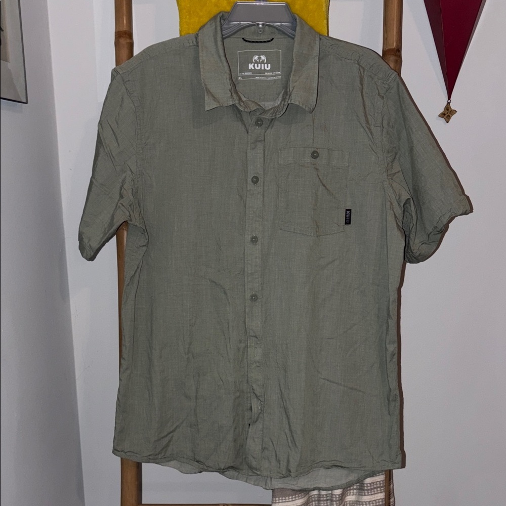 KUIU Short Sleeve Casual Button-Down Shirt in Olive